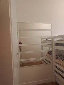 Estructura-de-hierro-con-espejos