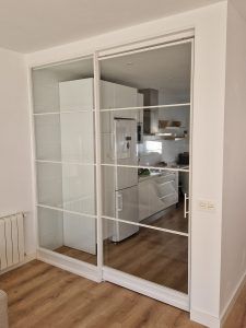 CERRAMIENTOS-INTERIORES-CON-CUARTERONES-DE-CRISTAL