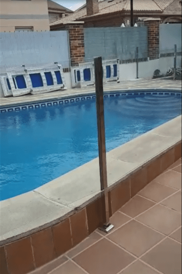 Barandilla-de-cristal-para-piscina-en-madrid