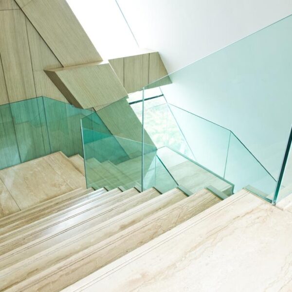 Barandilla-de-cristal-chamartin-para-escaleras